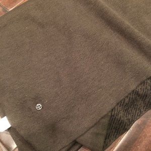 NWOT LuluLemon Olive Green Scarf